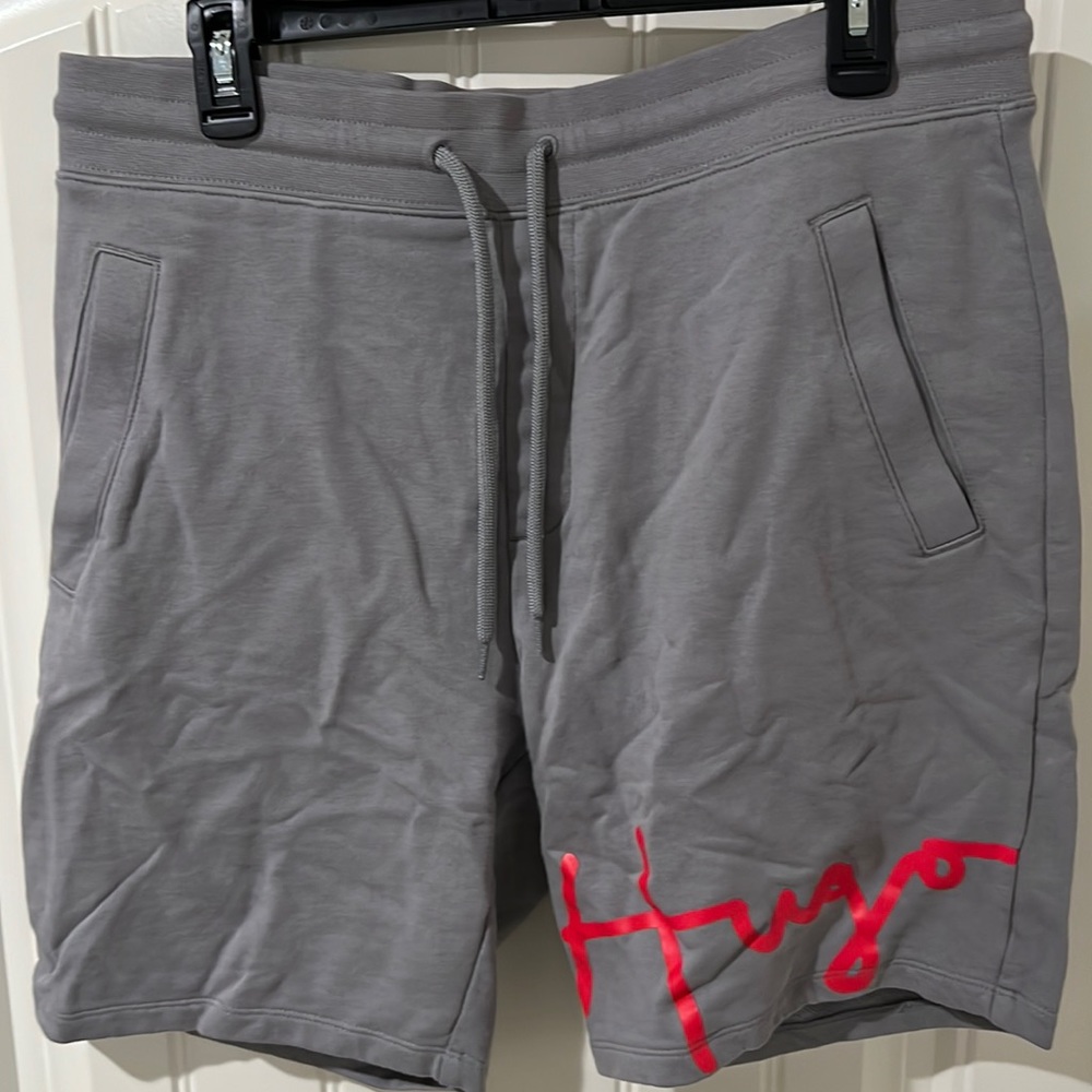 Hugo boss short size L